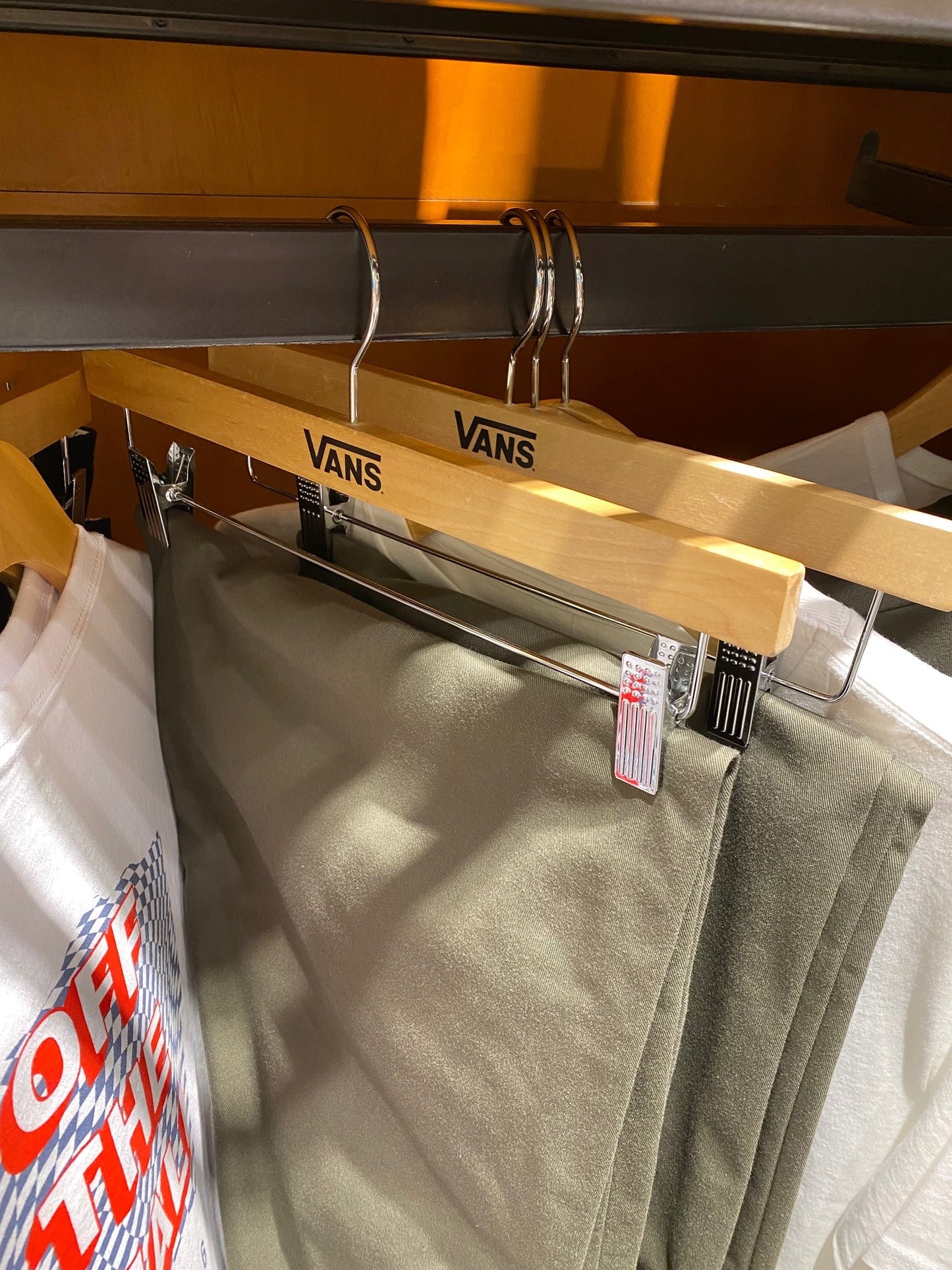 VANS Wooden bottom hanger (Pack of 100 pcs)